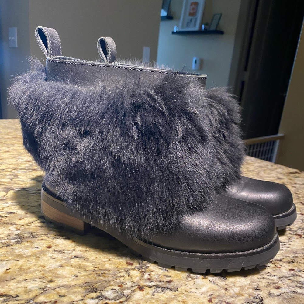 UGG Boots - Otelia Black Leather/Fur Size 8